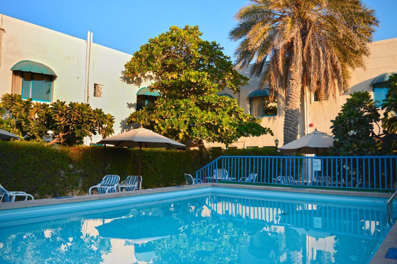 Al Corniche Hotel シャルジャ エクステリア 写真