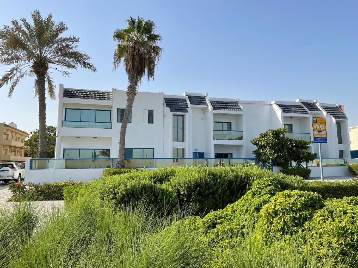 Al Corniche Hotel シャルジャ エクステリア 写真