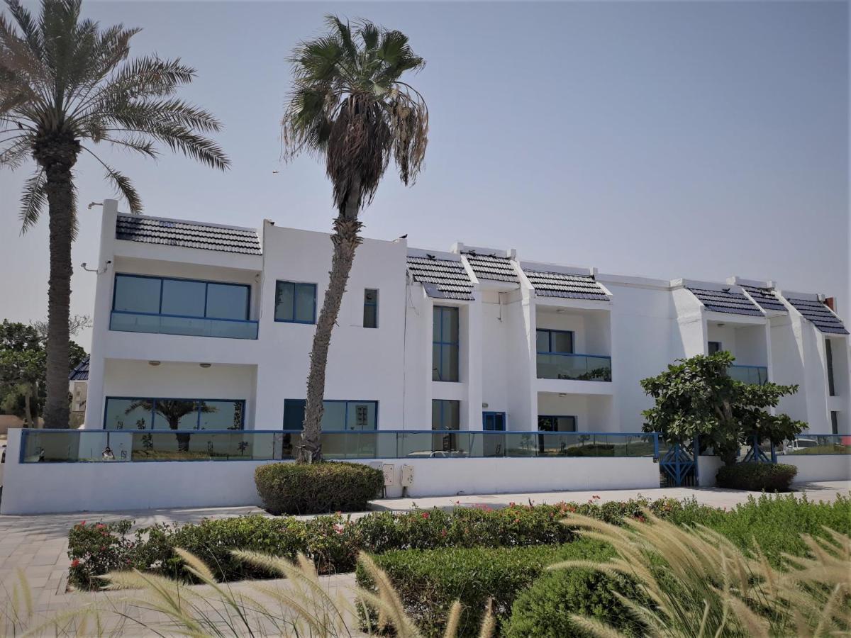 Al Corniche Hotel シャルジャ エクステリア 写真
