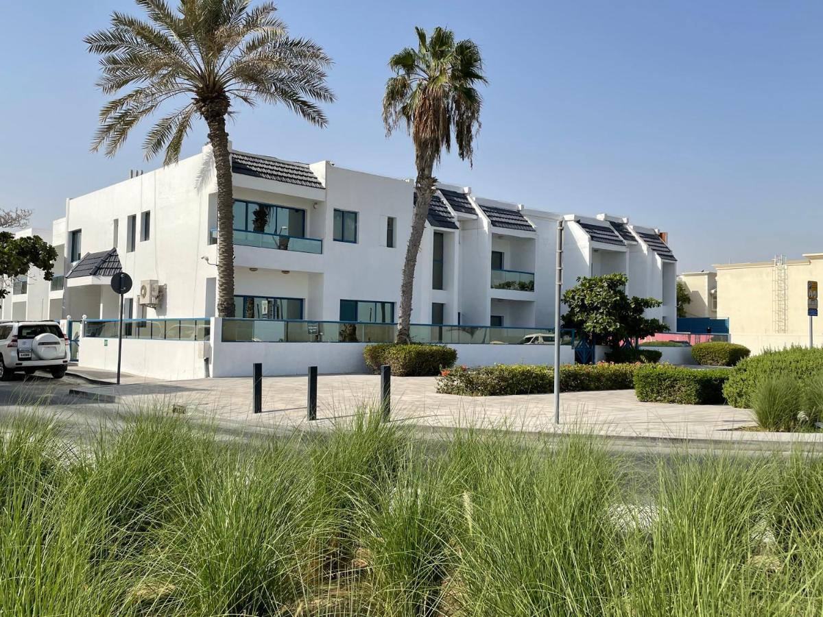 Al Corniche Hotel シャルジャ エクステリア 写真