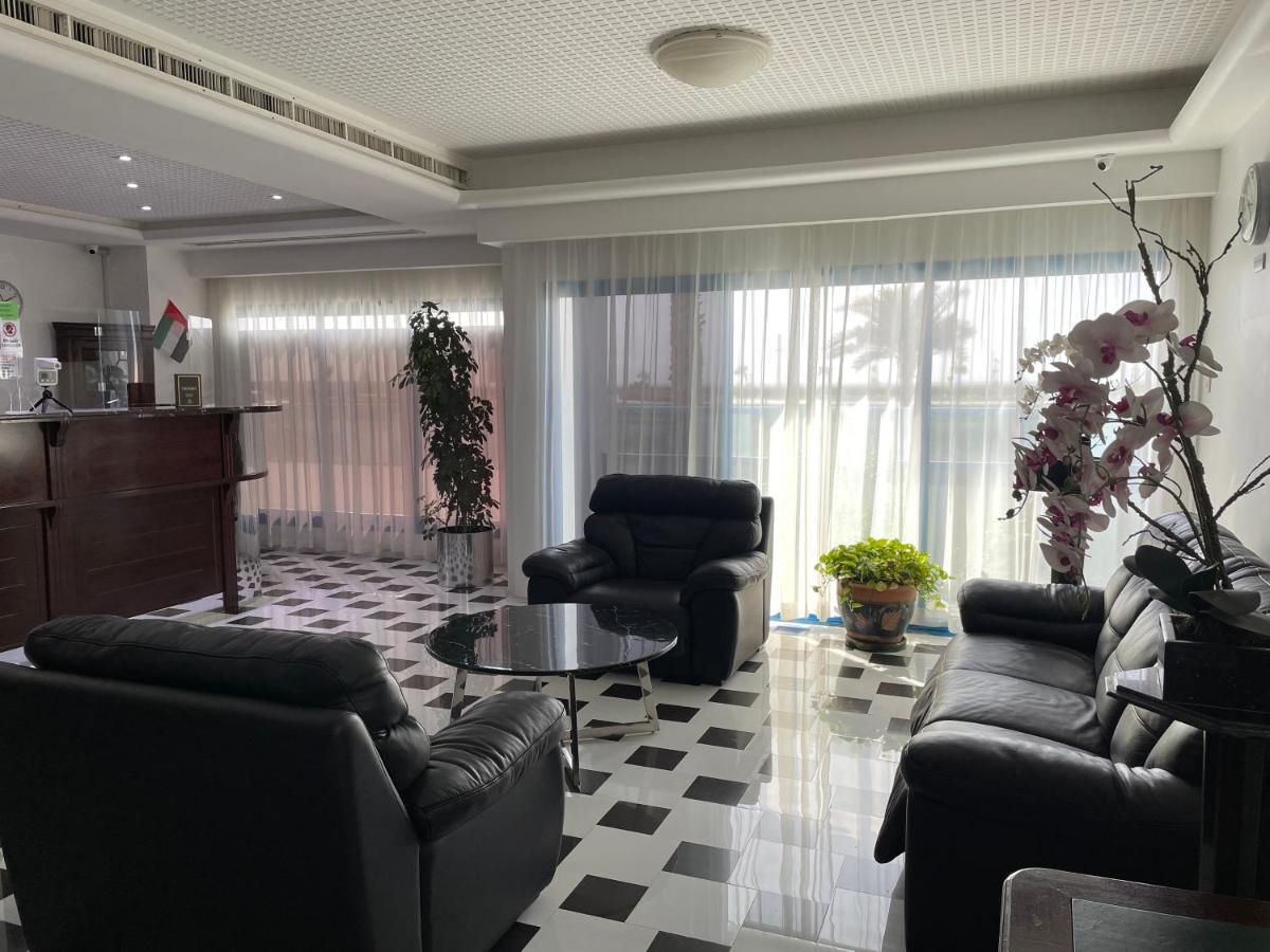 Al Corniche Hotel シャルジャ エクステリア 写真