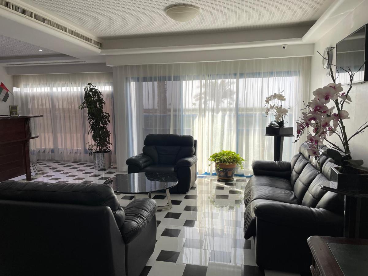 Al Corniche Hotel シャルジャ エクステリア 写真