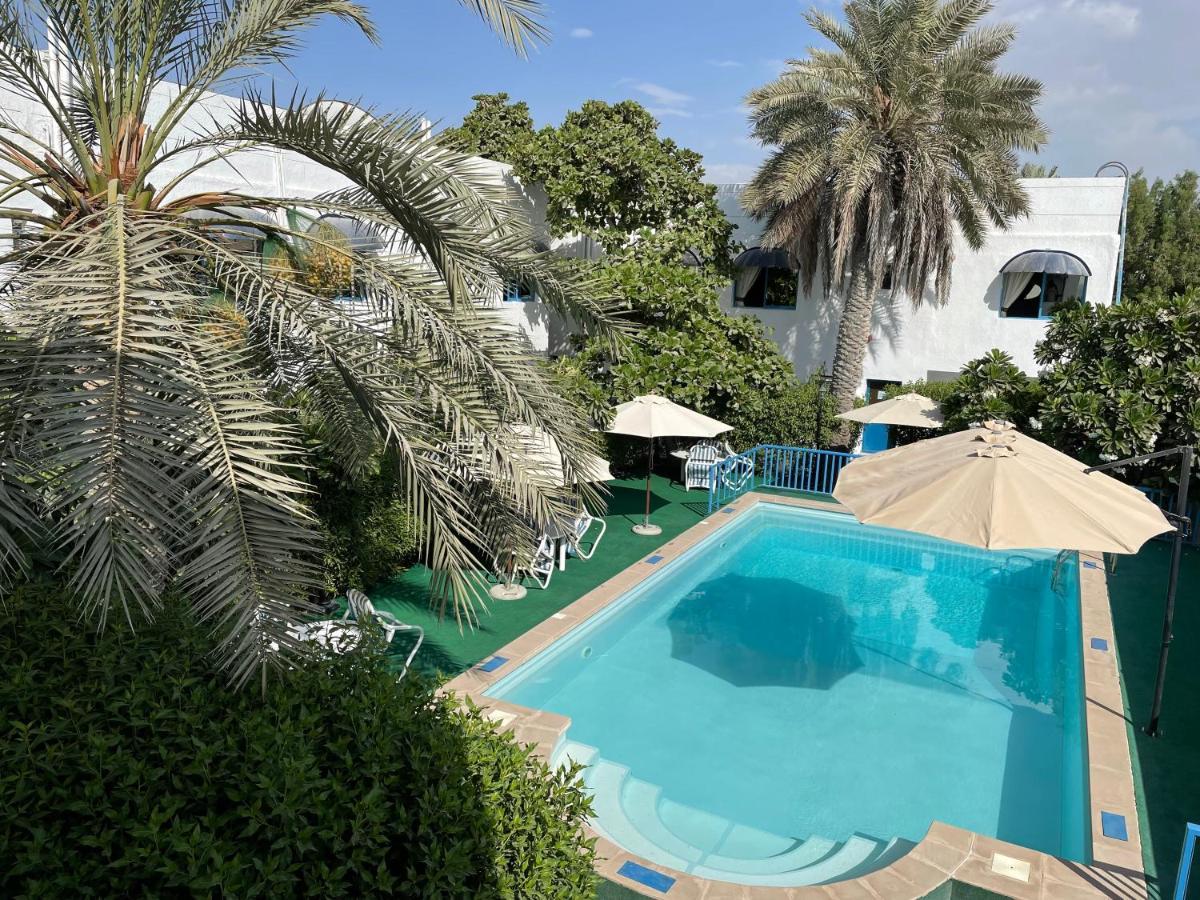 Al Corniche Hotel シャルジャ エクステリア 写真