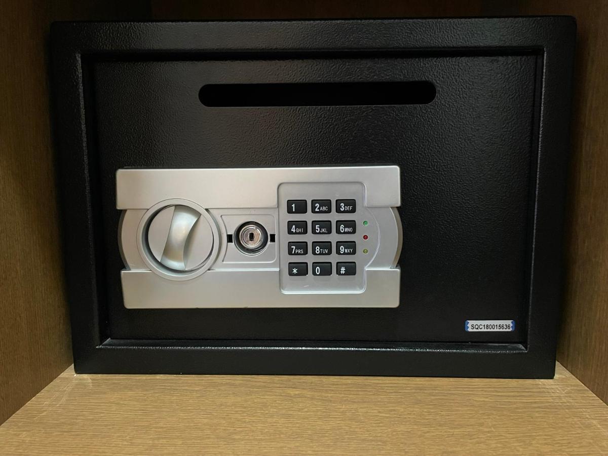 Al Corniche Hotel シャルジャ エクステリア 写真