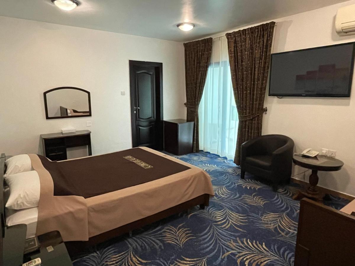 Al Corniche Hotel シャルジャ エクステリア 写真