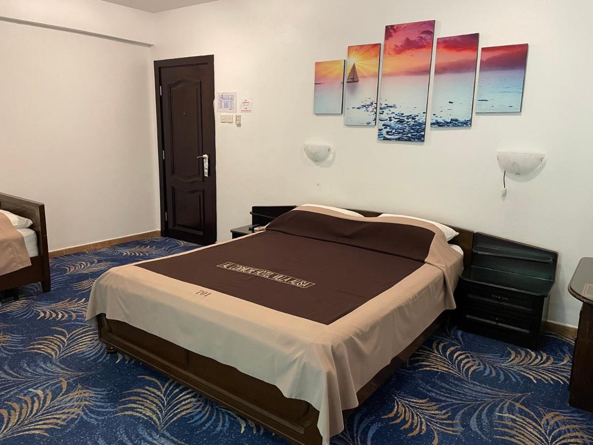 Al Corniche Hotel シャルジャ エクステリア 写真