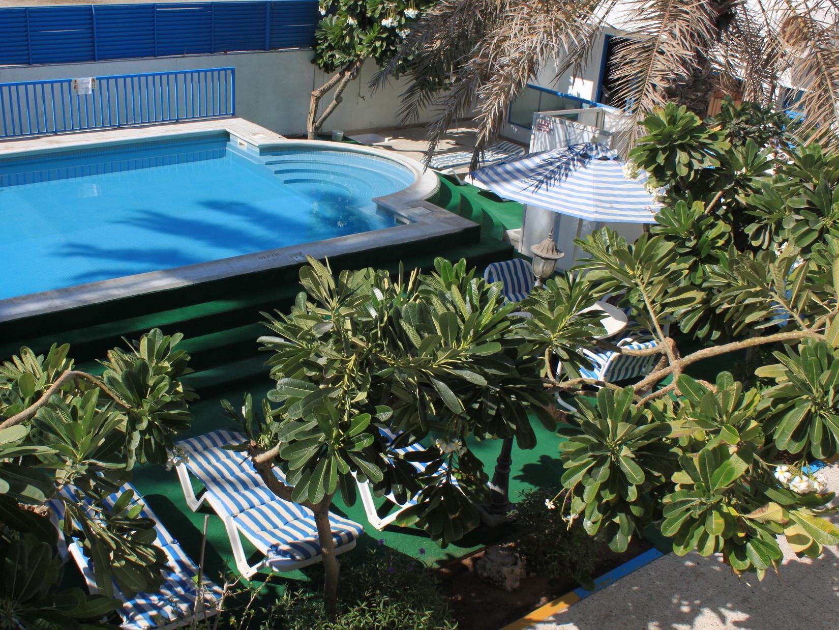 Al Corniche Hotel シャルジャ エクステリア 写真