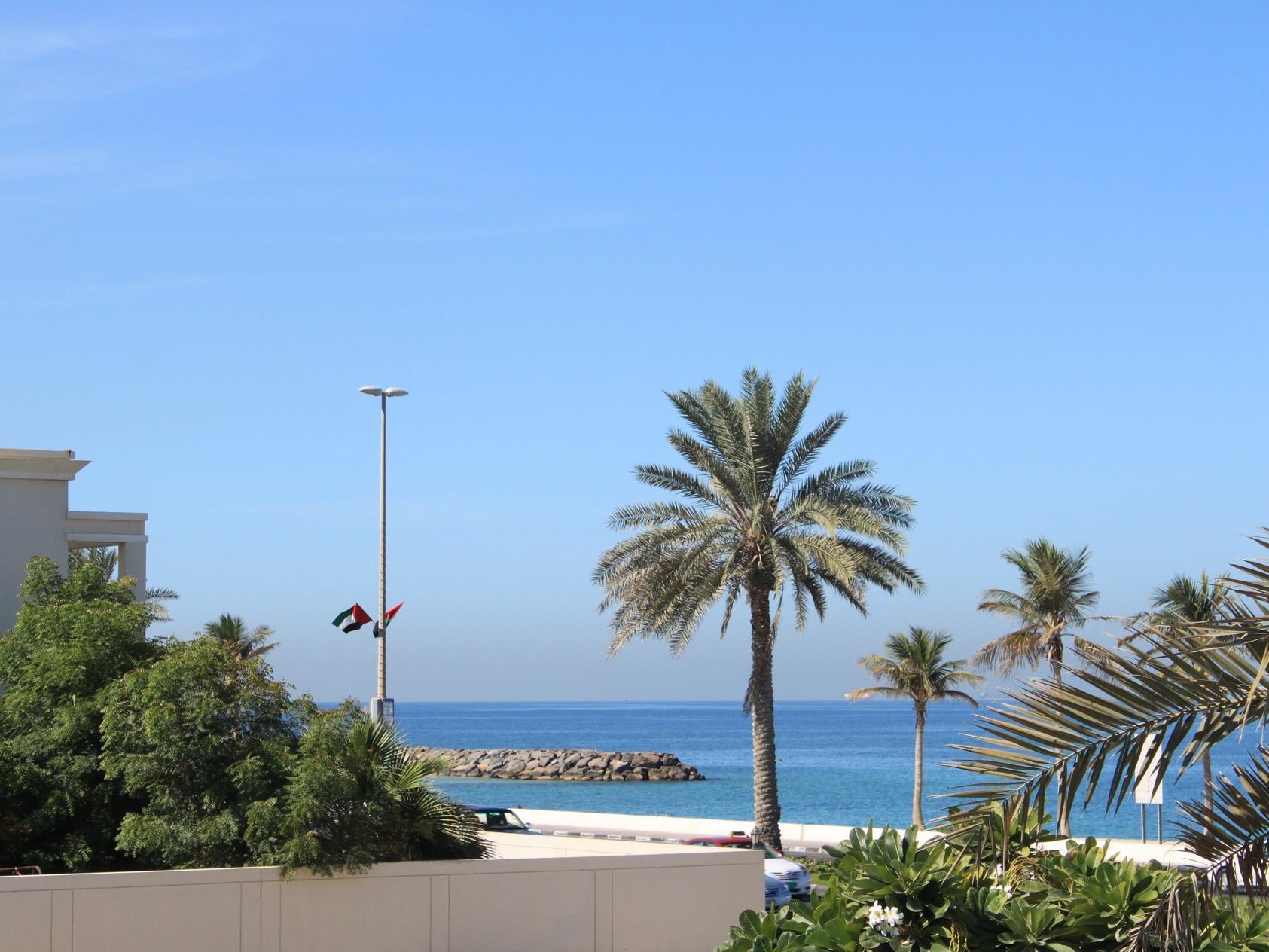 Al Corniche Hotel シャルジャ エクステリア 写真