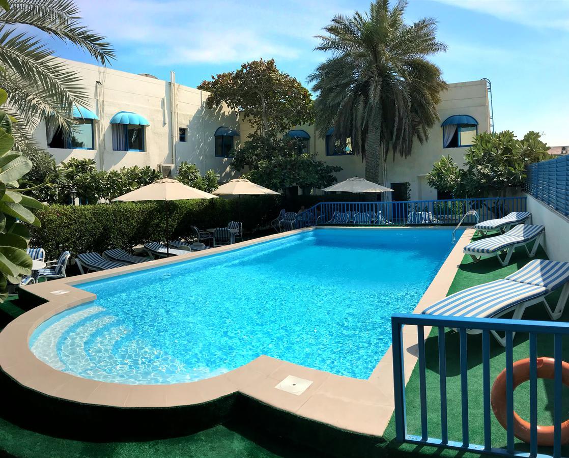 Al Corniche Hotel シャルジャ エクステリア 写真