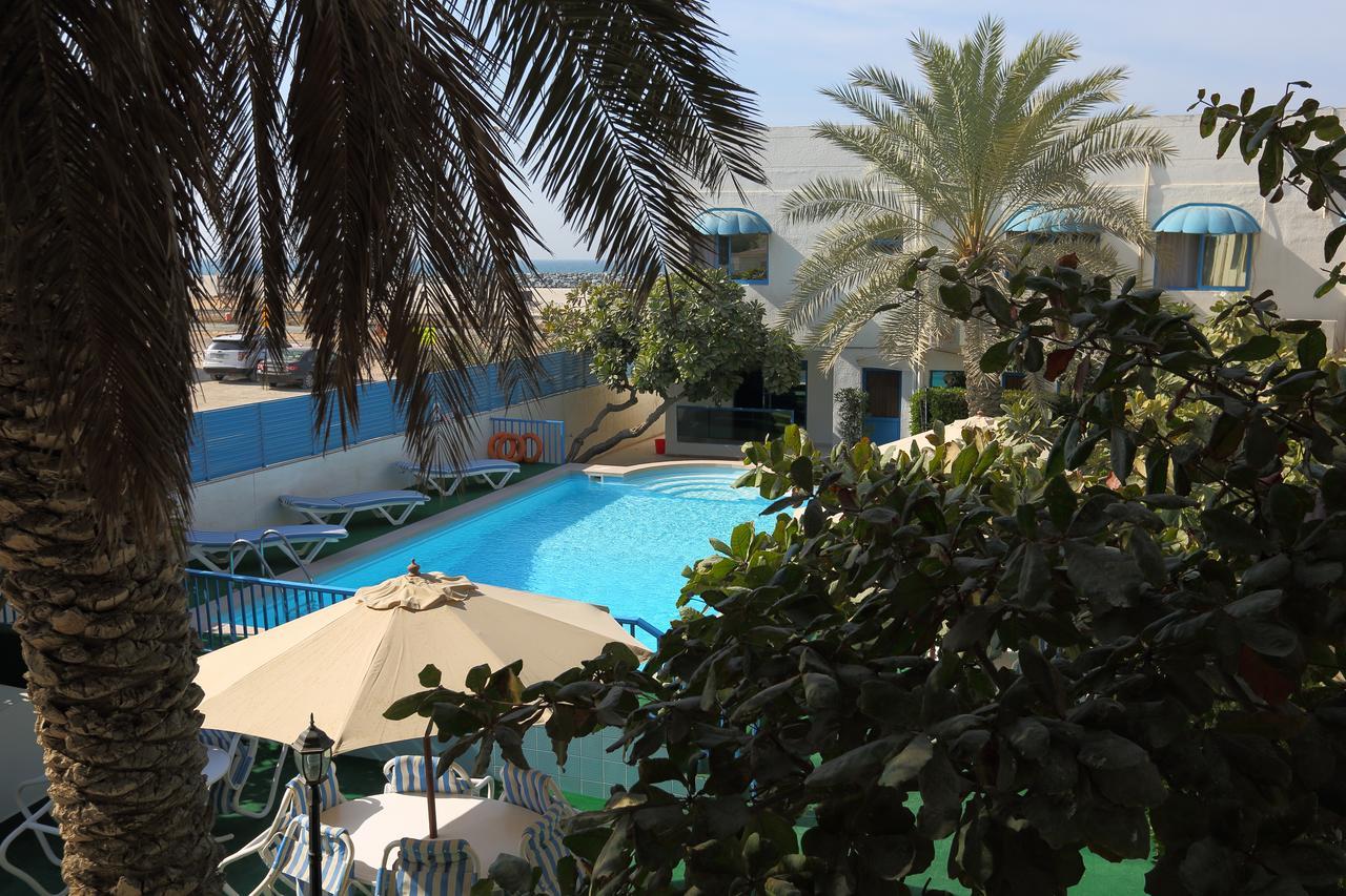 Al Corniche Hotel シャルジャ エクステリア 写真