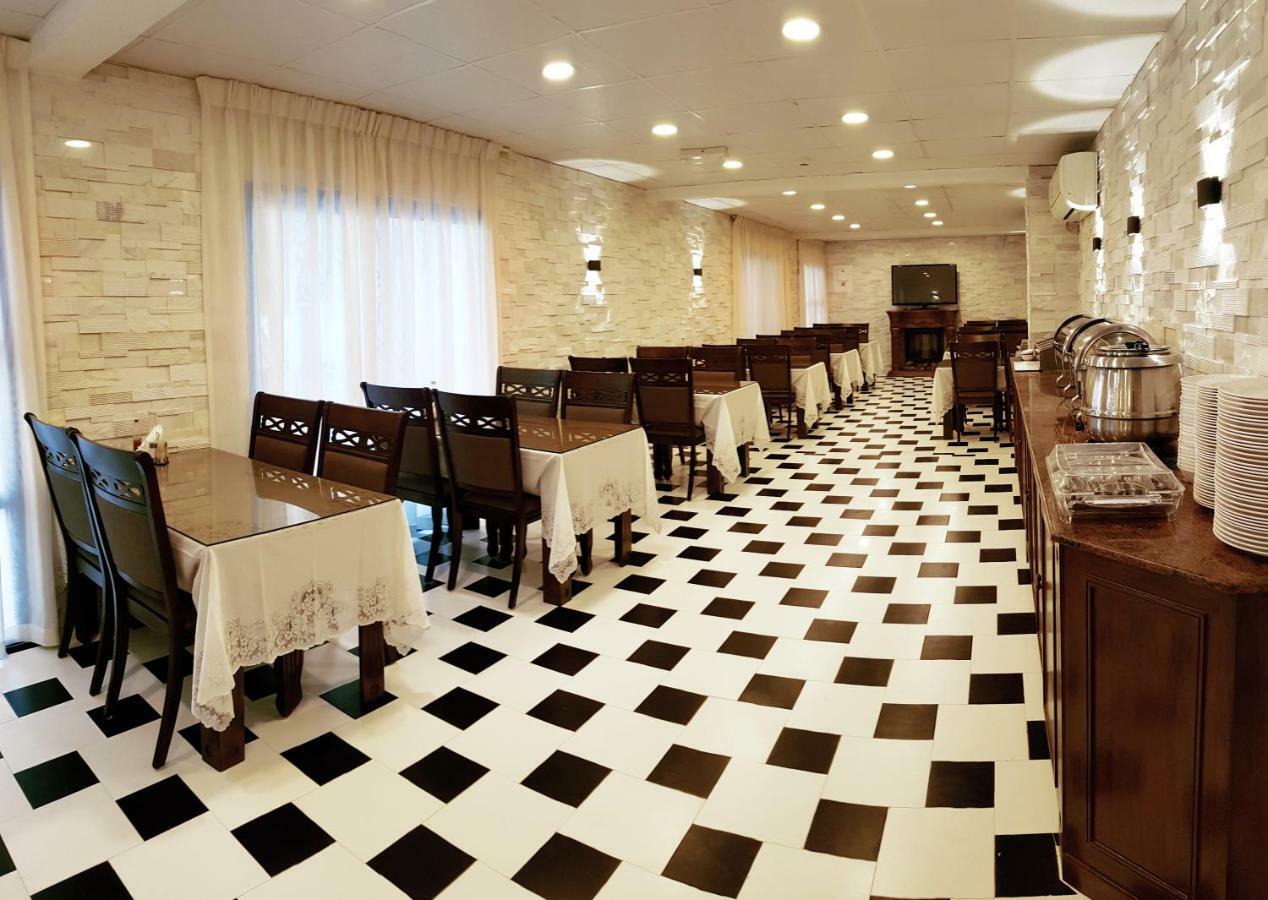 Al Corniche Hotel シャルジャ エクステリア 写真