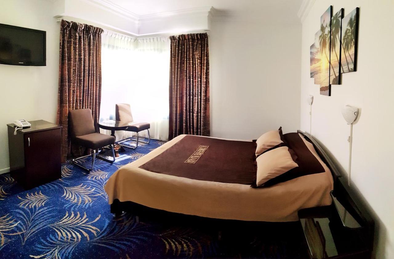 Al Corniche Hotel シャルジャ エクステリア 写真