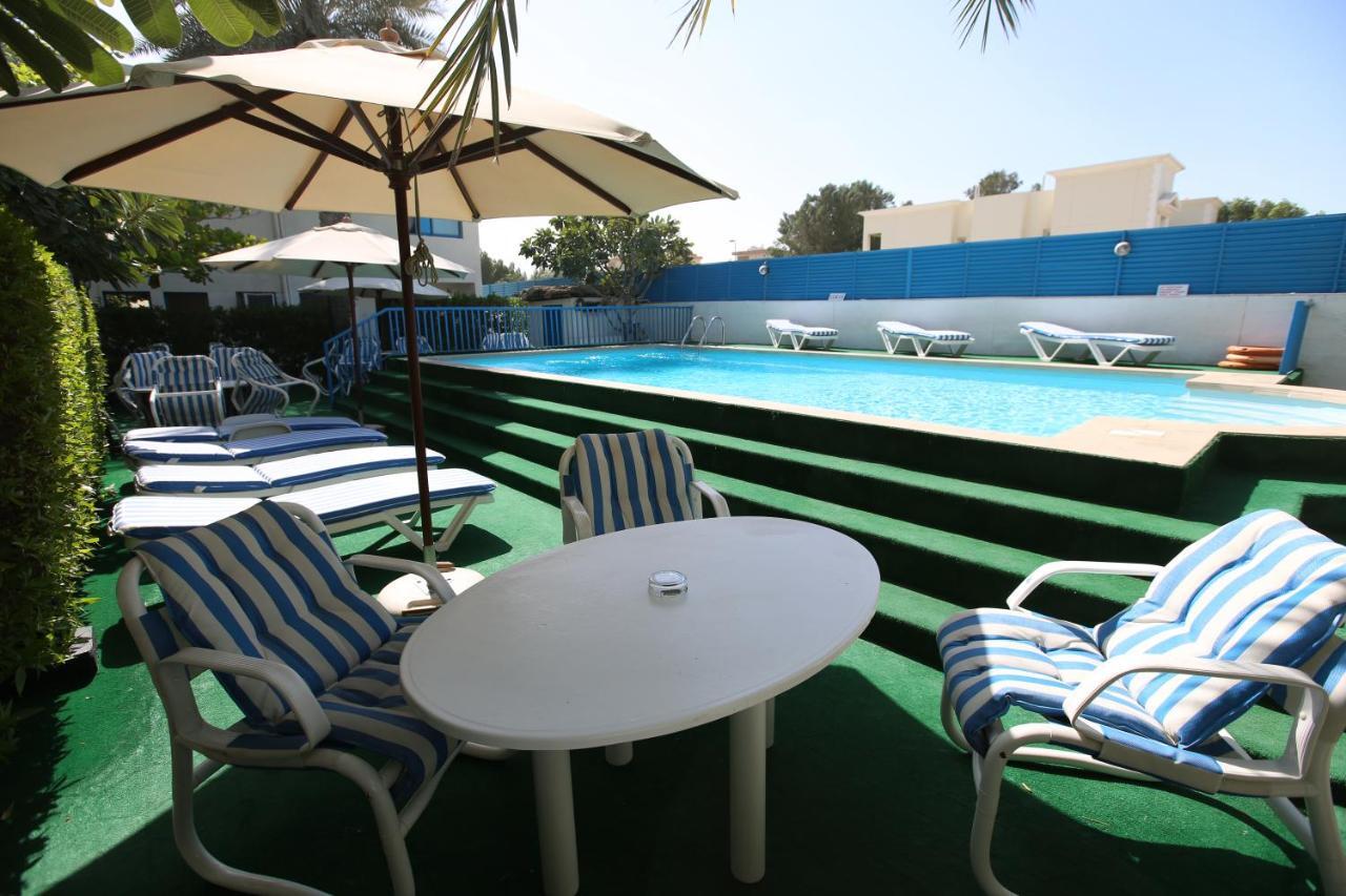 Al Corniche Hotel シャルジャ エクステリア 写真