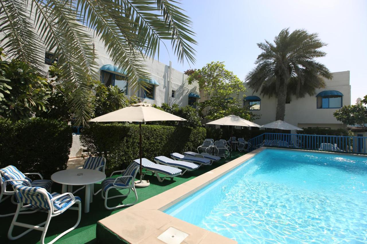 Al Corniche Hotel シャルジャ エクステリア 写真