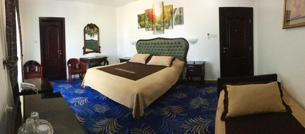 Al Corniche Hotel シャルジャ エクステリア 写真