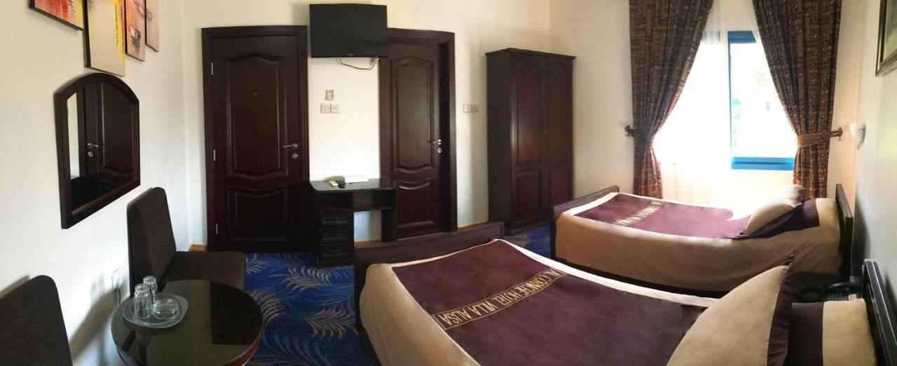 Al Corniche Hotel シャルジャ エクステリア 写真